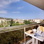 Ξενοδοχείο με διαμερίσματα Pierre & Les Platanes 3*
