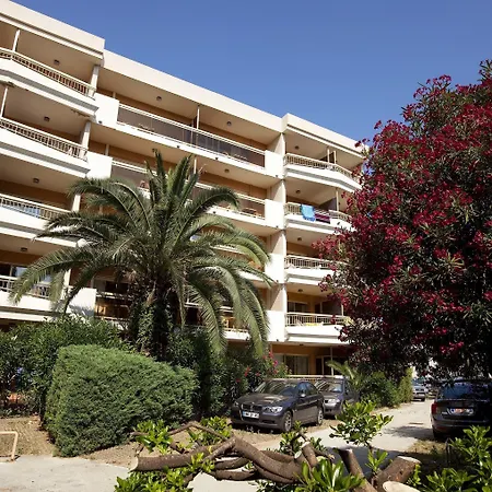 Pierre & Les Platanes 3*