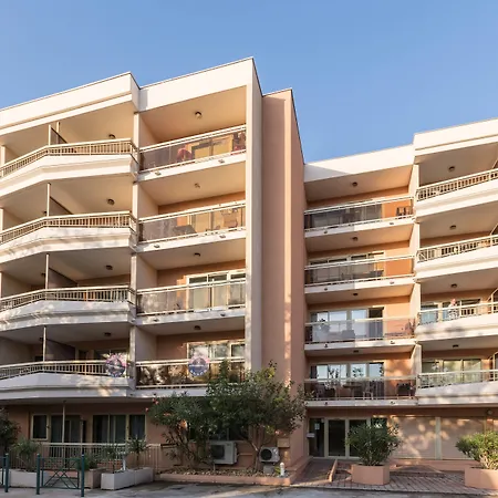 Aparthotel Pierre & Les Platanes 3*