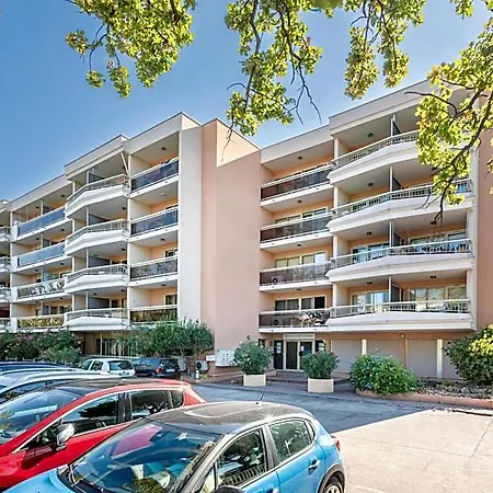 Pierre & Les Platanes Aparthotel 3*